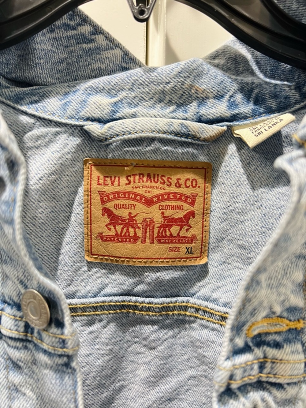 Levi’s Light Wash Denim Trucker Jacket Size XL - Picture 2 of 5